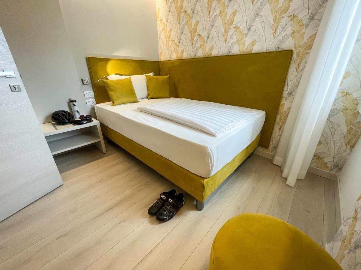 Hotel Stella Alpina Мальчезине Экстерьер фото