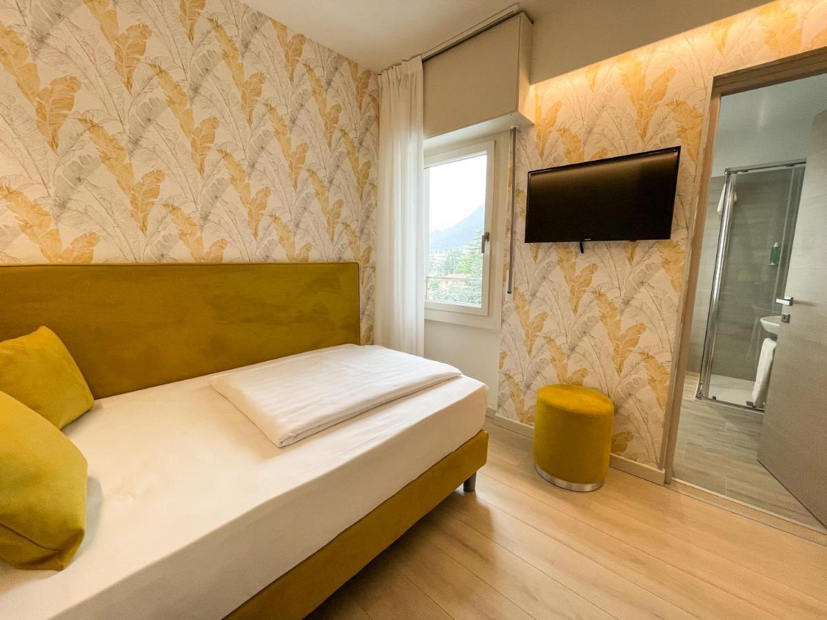 Hotel Stella Alpina Мальчезине Экстерьер фото