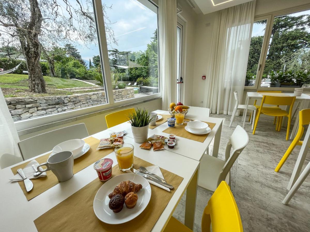 Hotel Stella Alpina Мальчезине Экстерьер фото