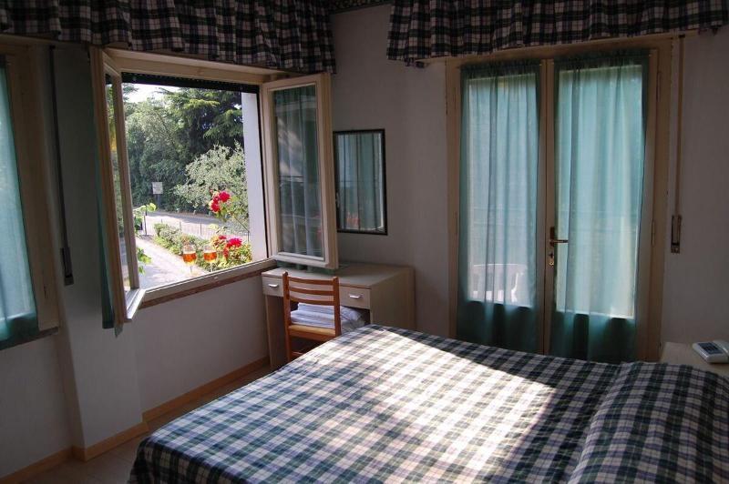 Hotel Stella Alpina Мальчезине Экстерьер фото